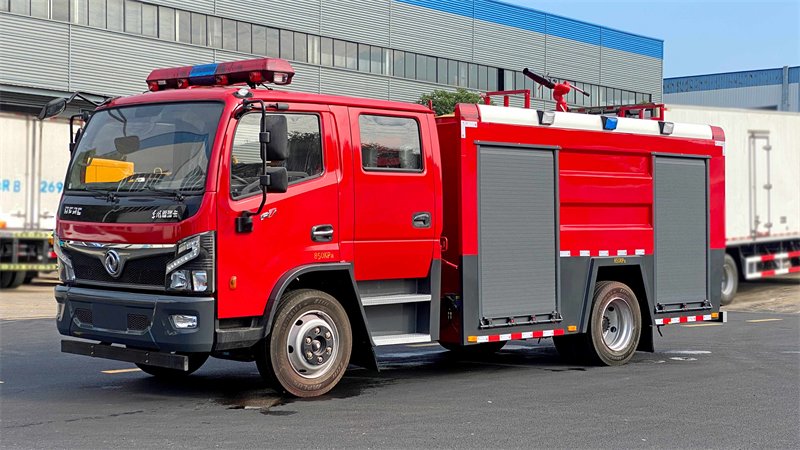 消防车科普：不止会喷水的移动救援堡垒